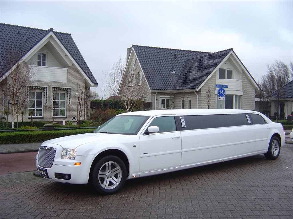 300C chrysler limousine